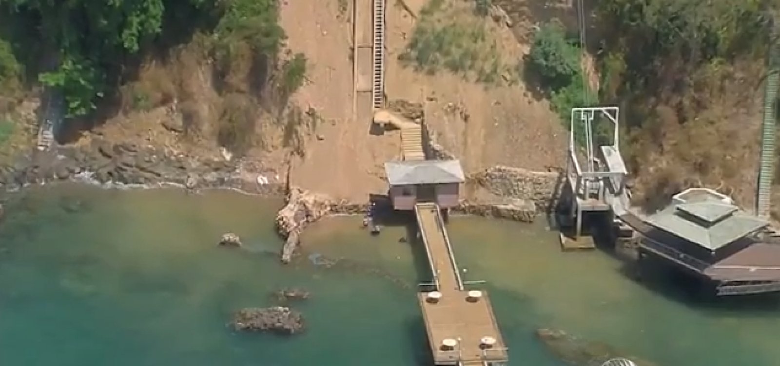 Corredor da Vitória: 14 edifícios seguem com píeres irregulares