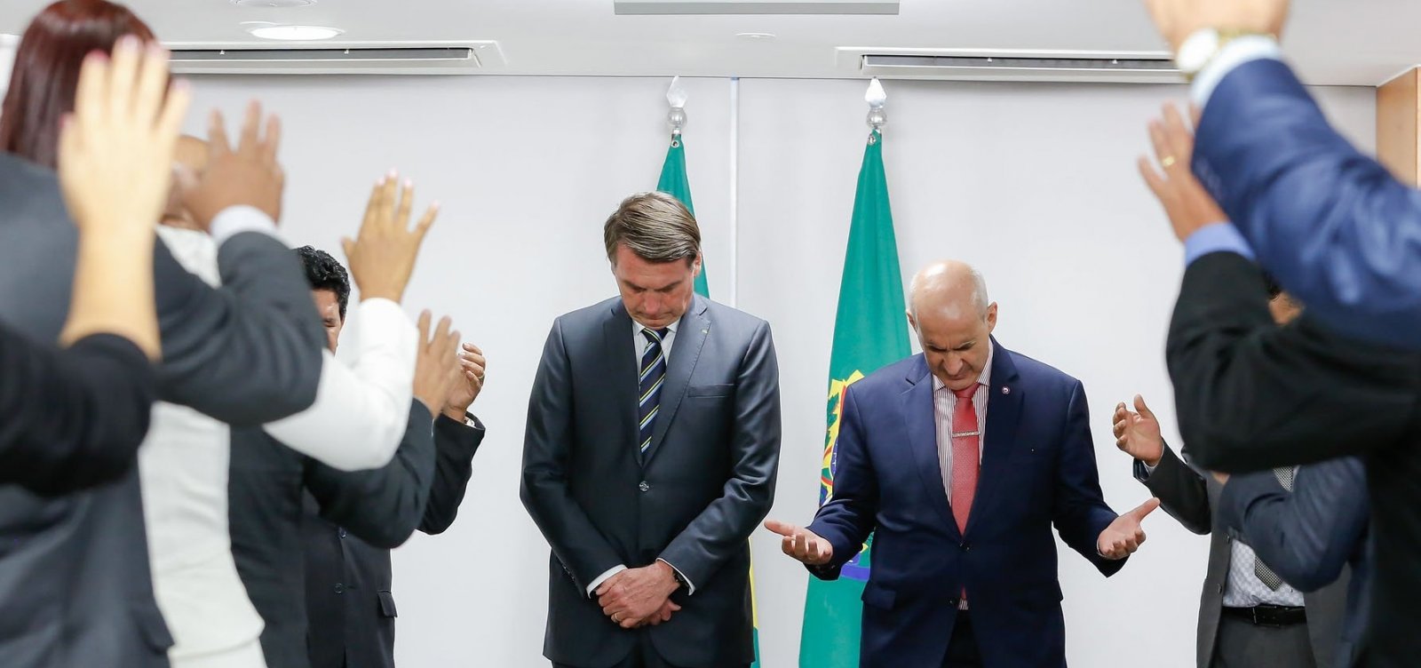 Bolsonaro inclui atividades religiosas em lista de serviços essenciais durante pandemia