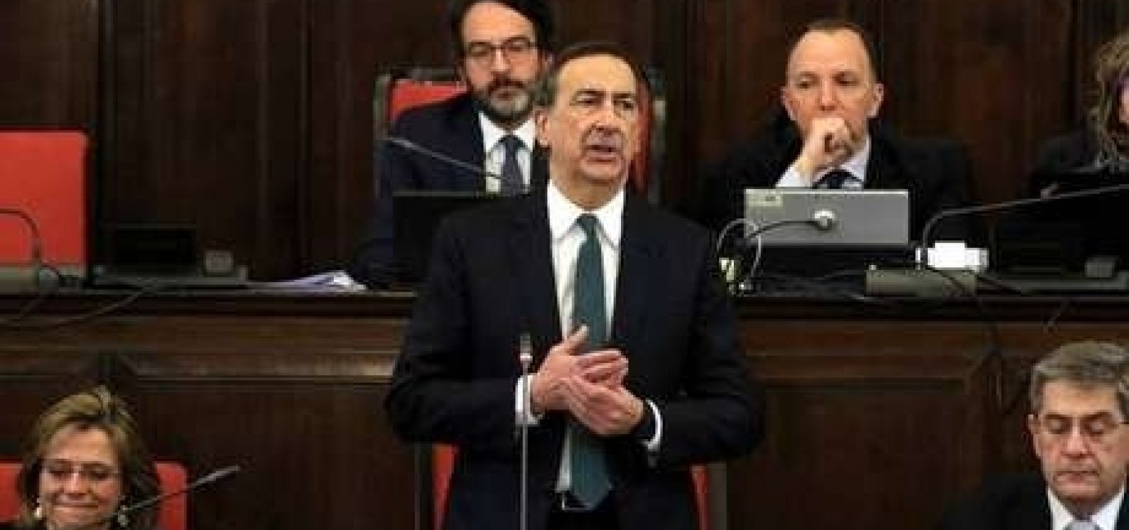 Prefeito de Milão admite erro em campanha anti-isolamento; cidade tem 4,4 mil mortos