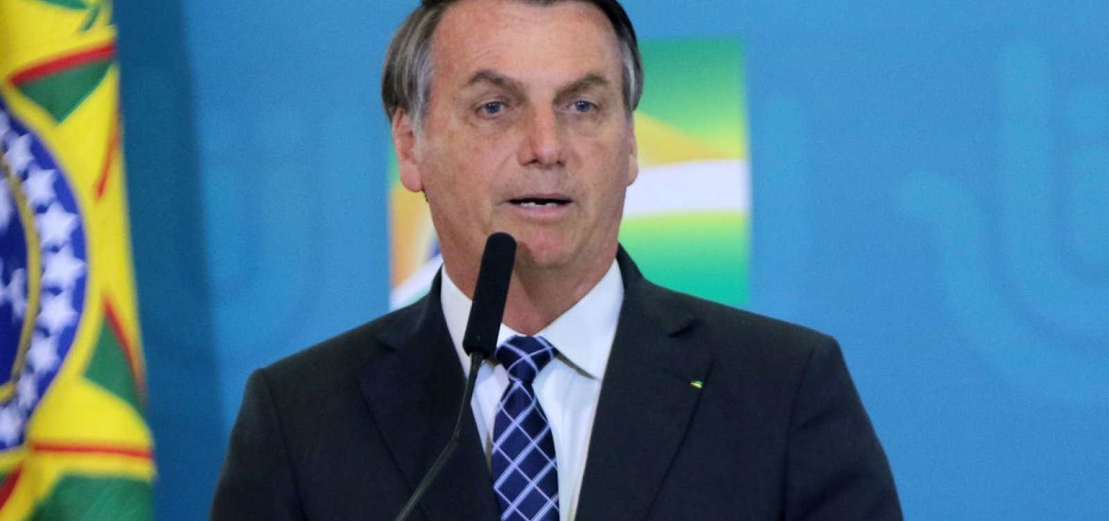 Bolsonaro diz ter vontade de baixar decreto para população poder trabalhar