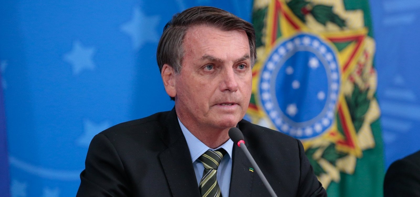Bolsonaro ouve apelos por Mandetta e diz que não discutirá sobre posts apagados pelo Twitter