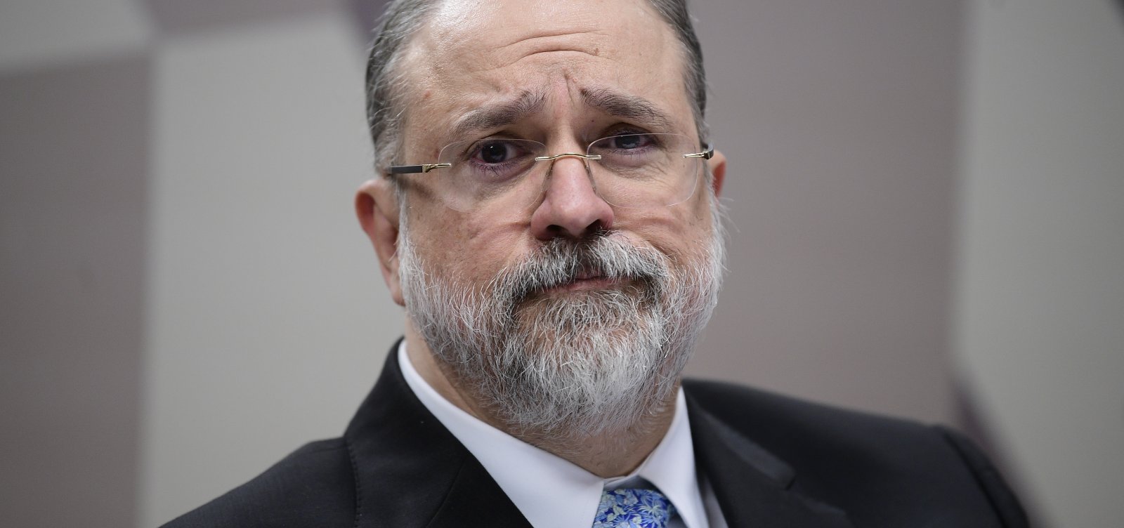 Aras nega omissão da PGR e avalia ir à Justiça contra Bolsonaro