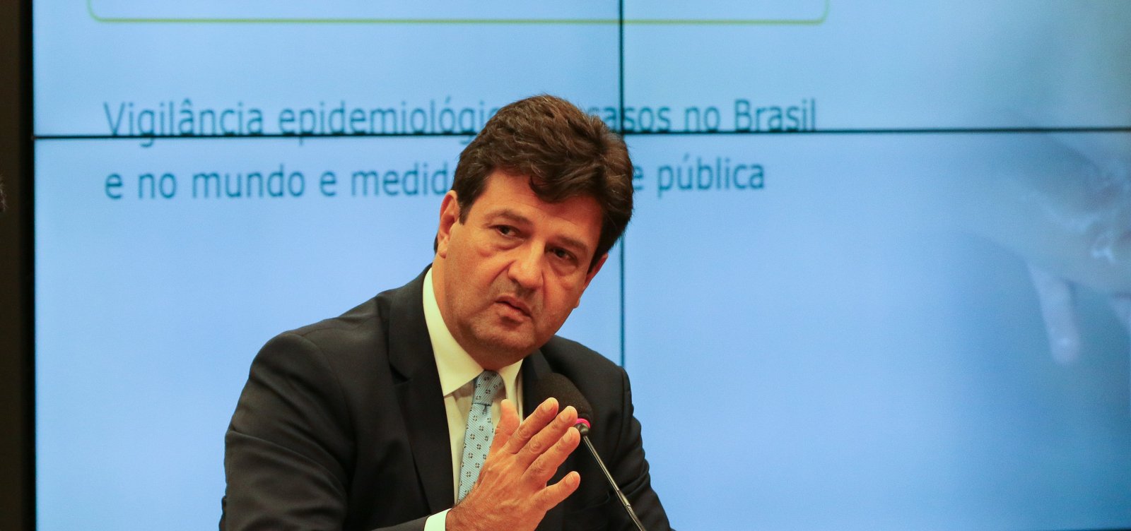 Após ficar de fora de reunião com Bolsonaro, Mandetta diz que ‘há quem trabalha com critérios políticos’