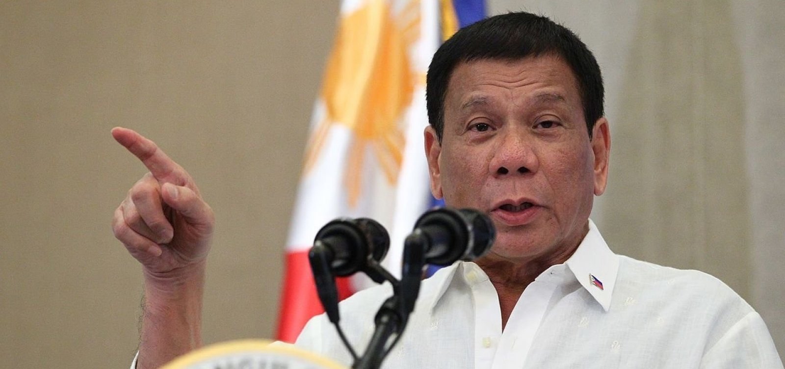Presidente das Filipinas manda polícia matar quem descumprir isolamento