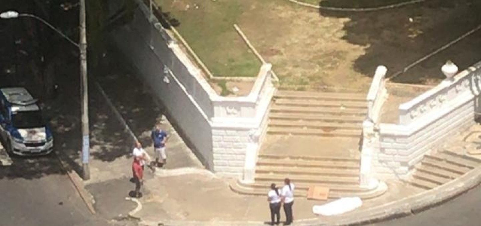 Idoso morre em calçada e corpo demora mais de três horas para ser retirado em Salvador