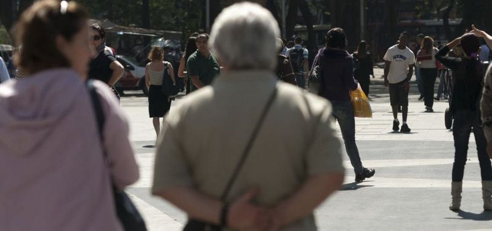 25% dos idosos brasileiros moram com três ou mais pessoas