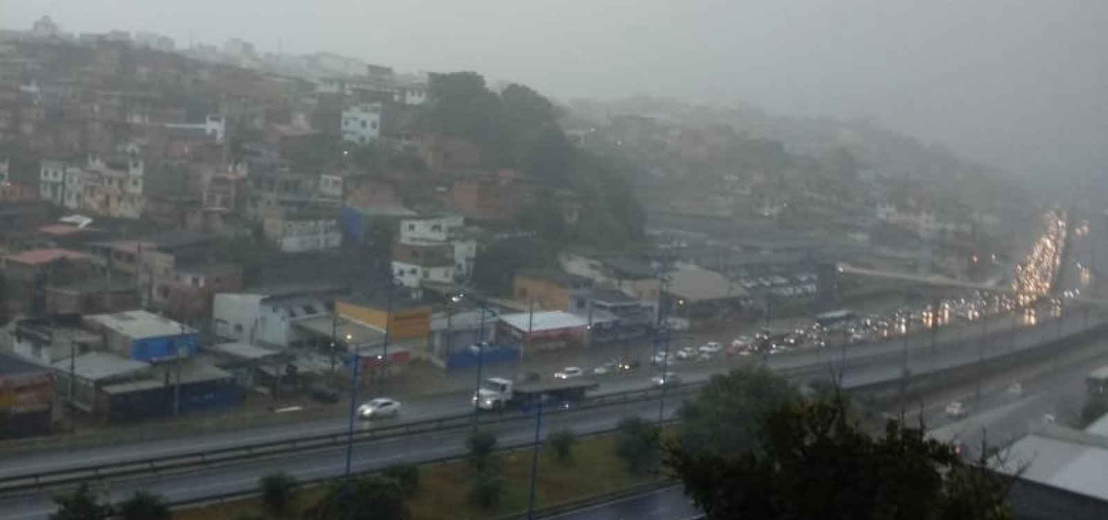 Em dia de chuvas, Salvador registra 11 solicitações de emergência
