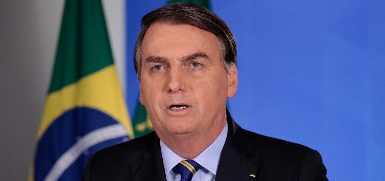 Bolsonaro diz que medidas de isolamento são 'responsabilidade exclusiva' dos governadores