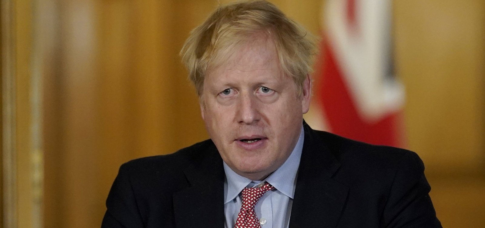 Primeiro-ministro britânico melhora, mas segue internado na UTI