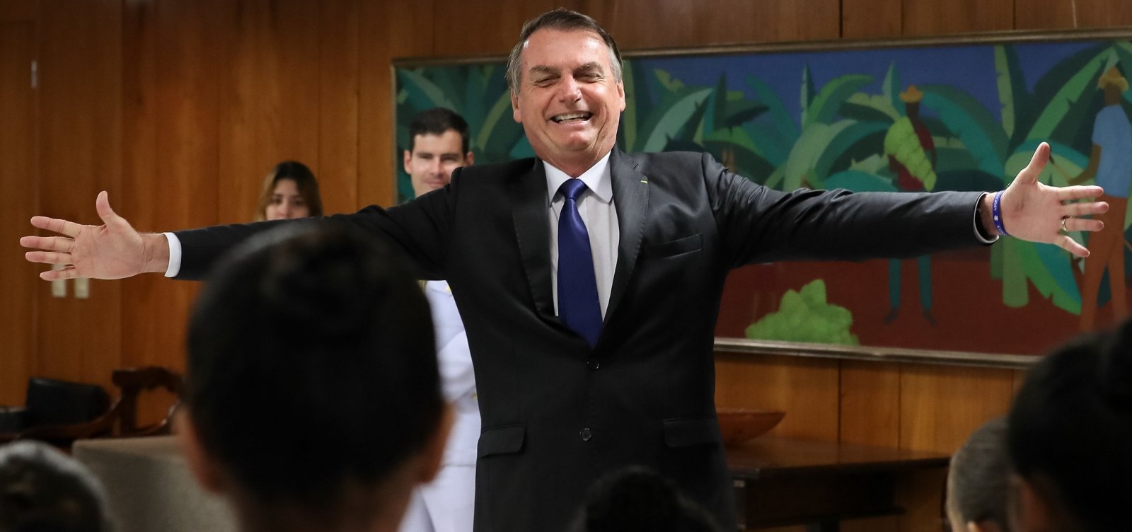 Bolsonaro passeia por Brasília e rebate críticas: 'Ninguém vai tolher meu direito de ir e vir'
