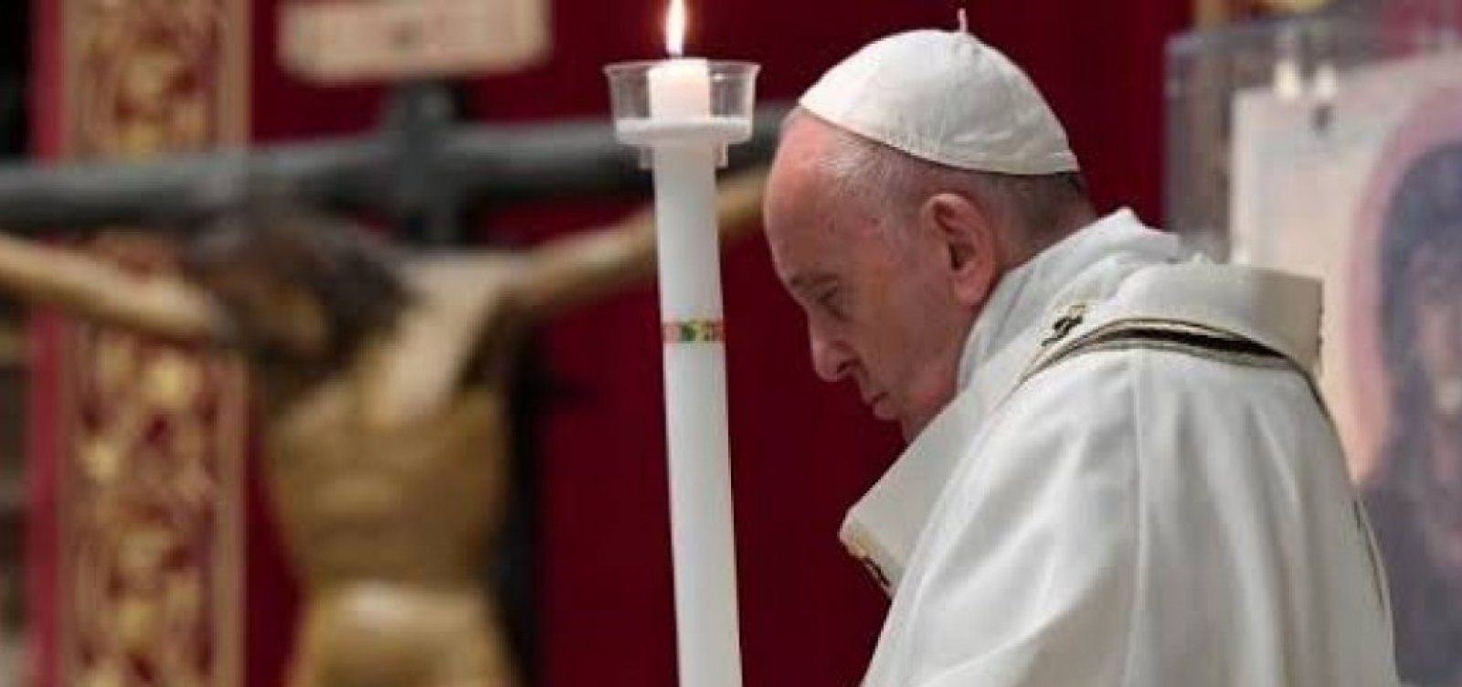 'Sejam mensageiros da vida em tempos de morte', diz o papa