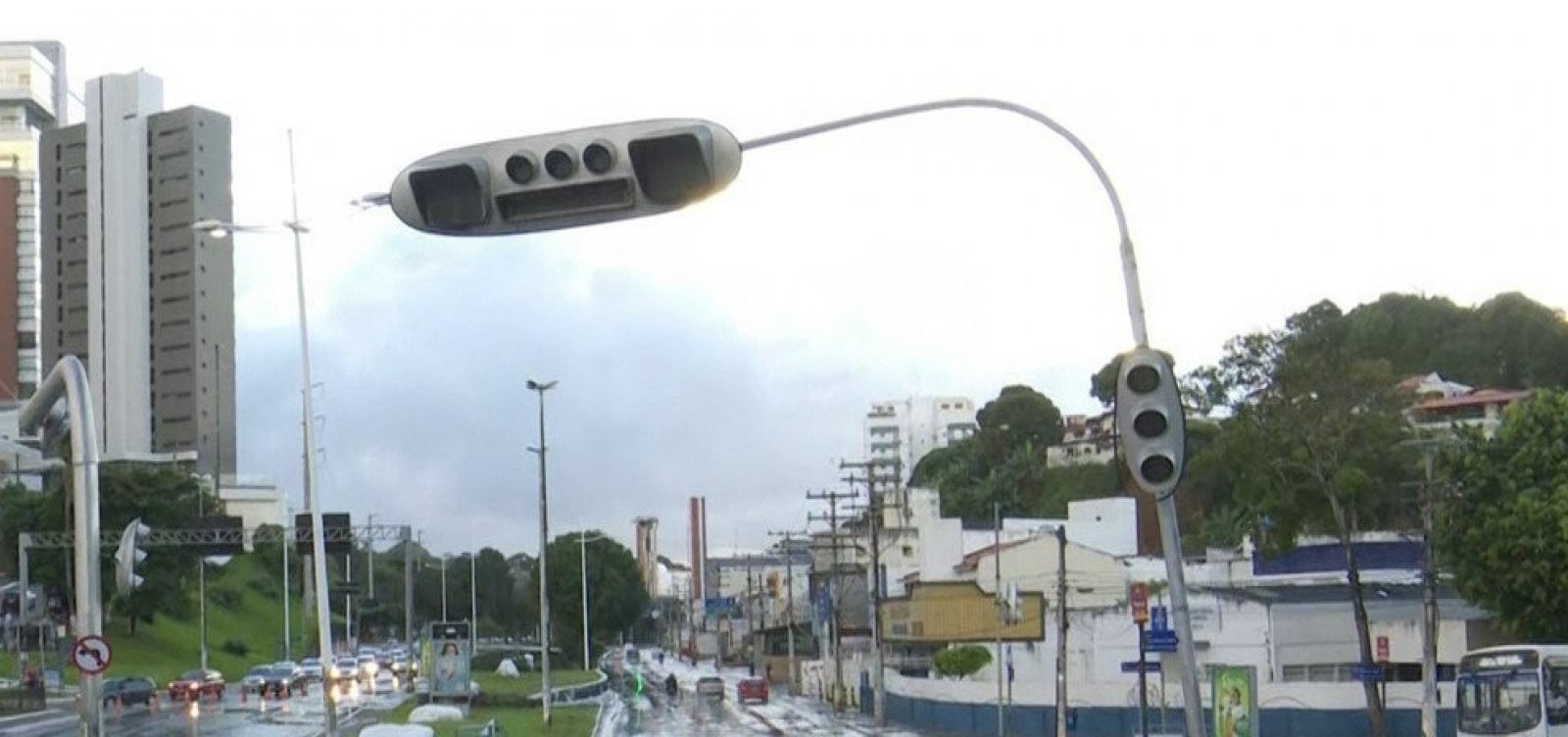Transalvador suspende ação que deixaria semáforos em modo intermitente