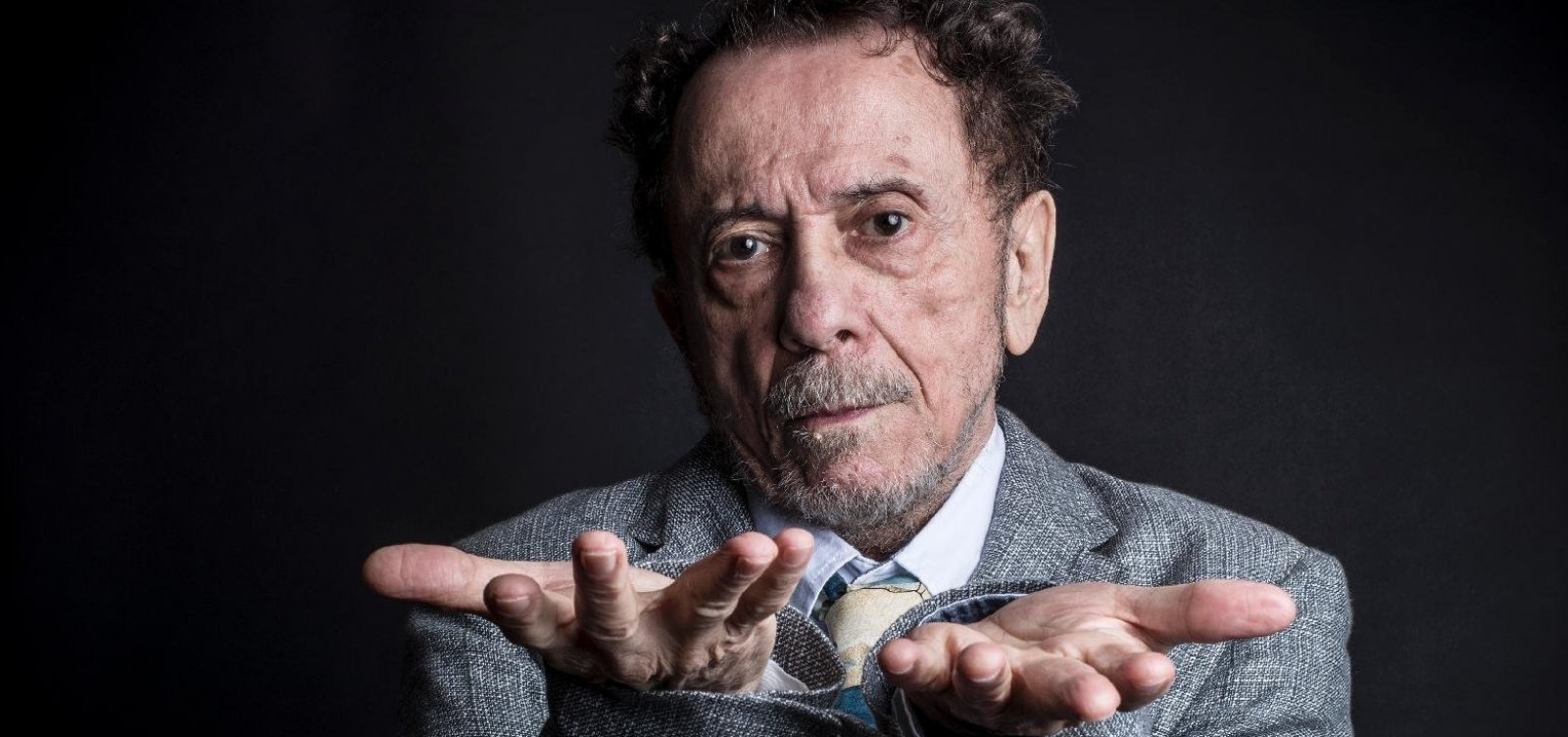 Tom Zé lembra aulas de violão a Moraes Moreira e define: ‘Além de ser bom artista, tinha caráter’