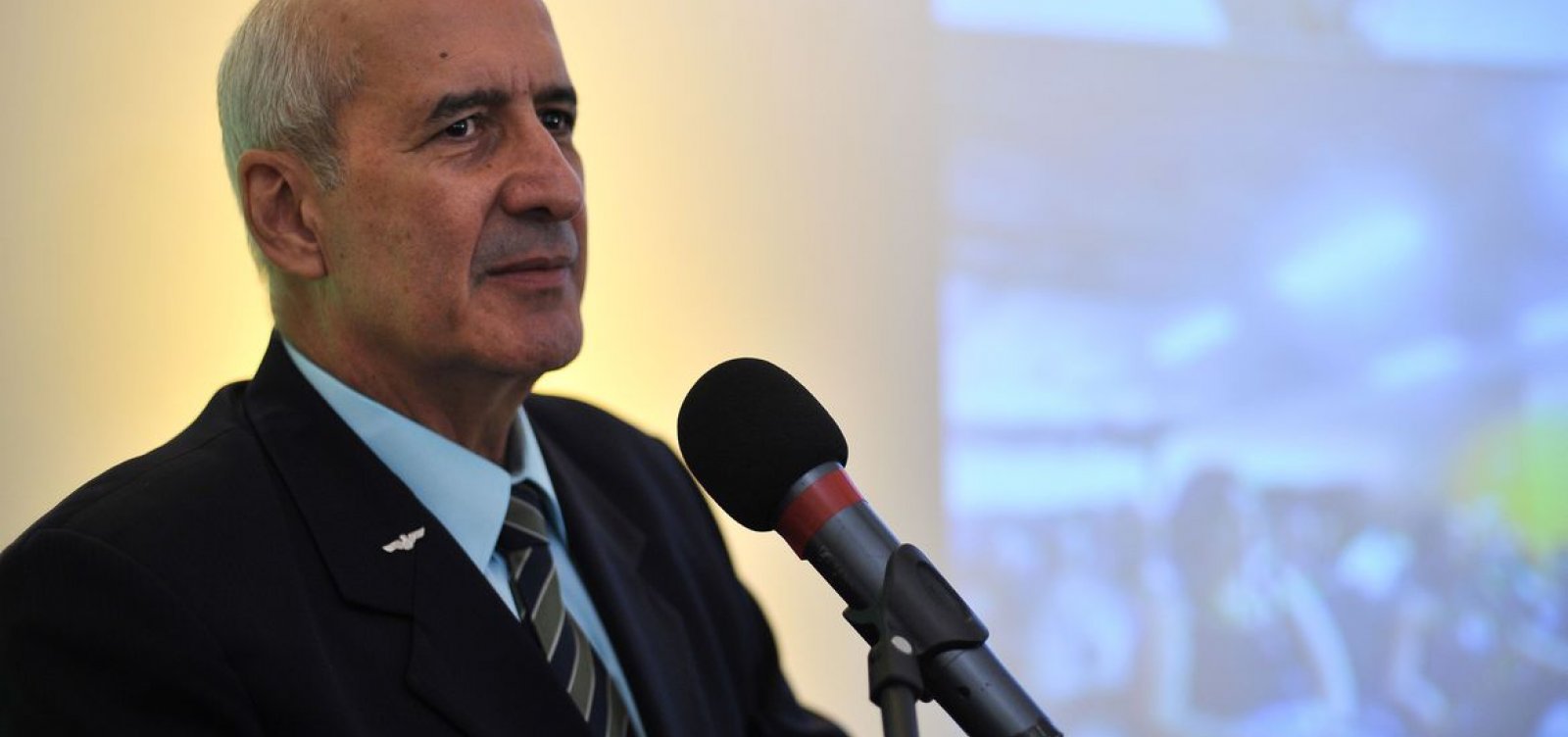 Ministro critica imprensa e diz que 'no jornal da noite é caixão, é corpo e o número de mortos'