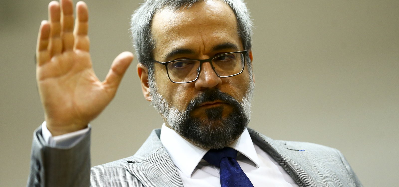 Ministro da Educação ironiza morte de vítima do coronavírus que era sogra de médico