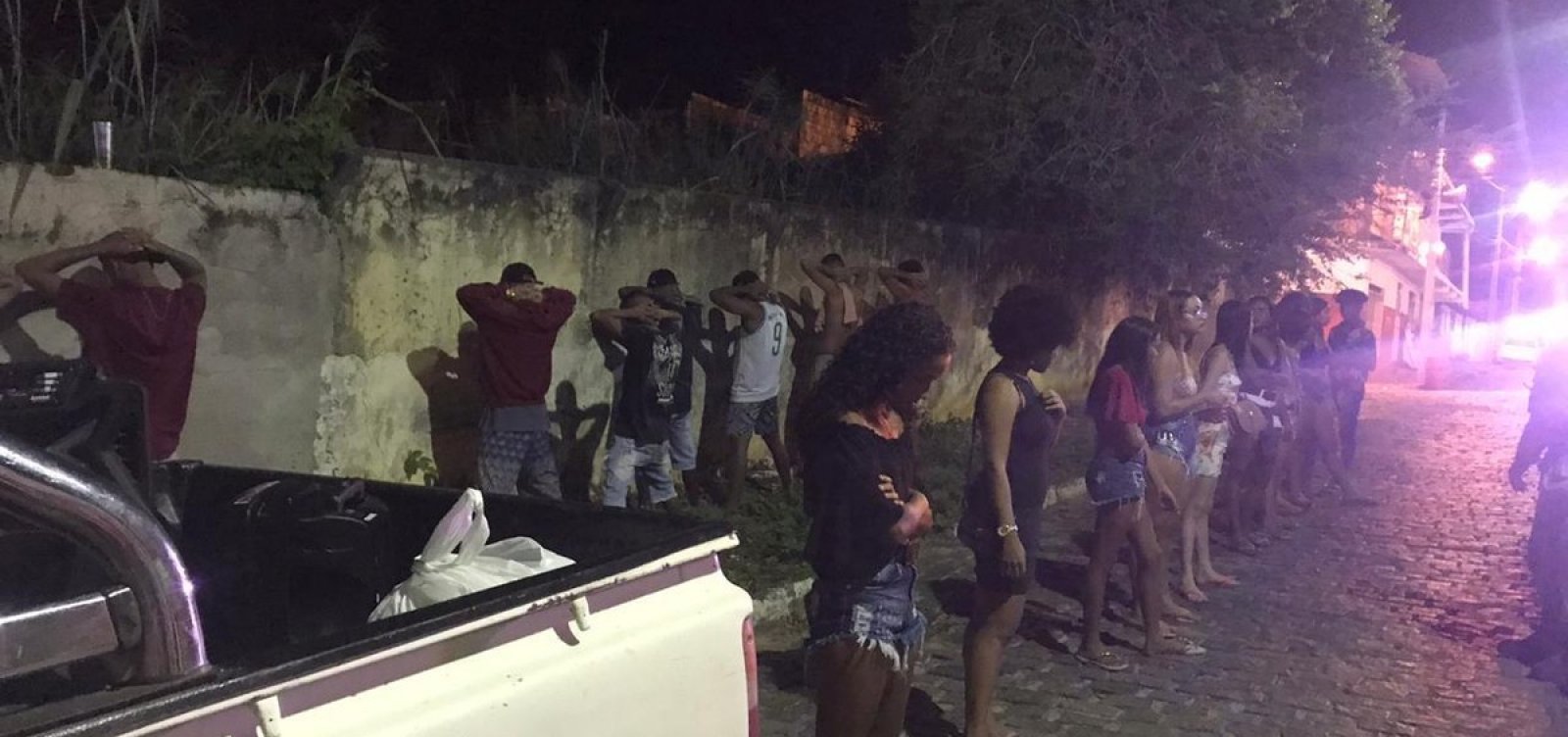 Polícia encontra caminhonete com 16 pessoas a caminho de ‘Covidfest’ em Ipiaú