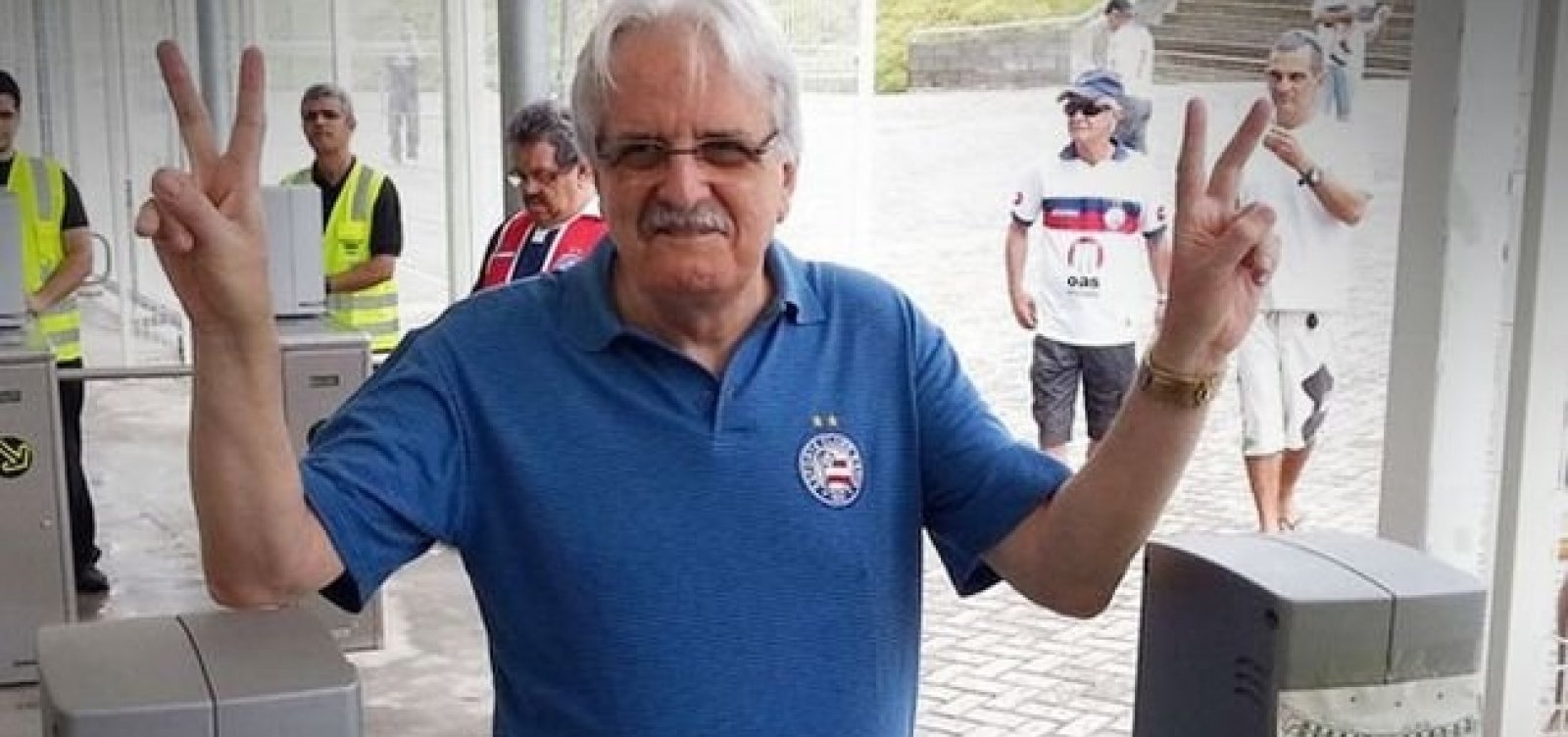 Internado desde quinta, ex-presidente do Bahia Fernando Schmidt é transferido para UTI