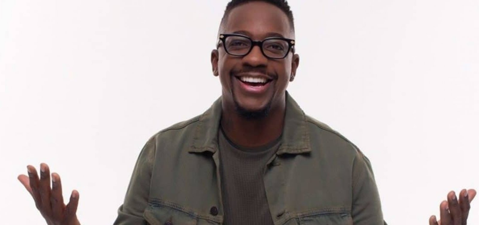 Internado com coronavírus, Mumuzinho faz live direto do hospital