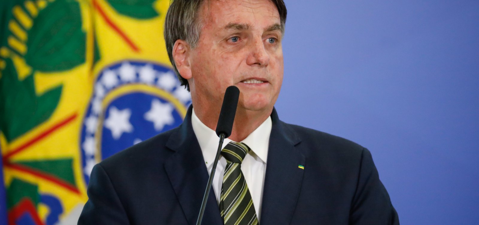Bolsonaro ataca Moraes e chama de 'política' decisão do STF que barrou Ramagem na PF