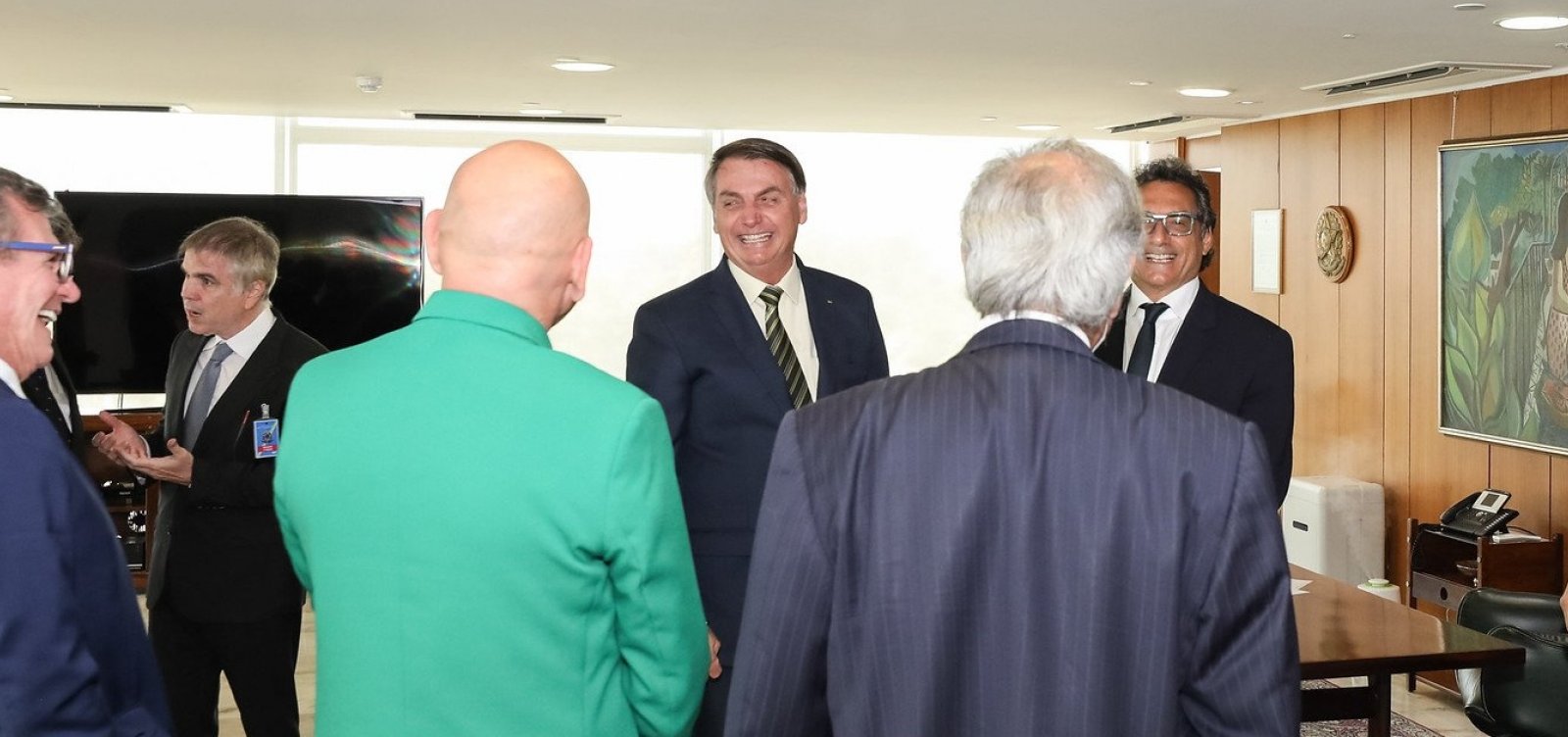 Bolsonaro faz ameaça a ministro que não aceitar ceder cargos para Centrão