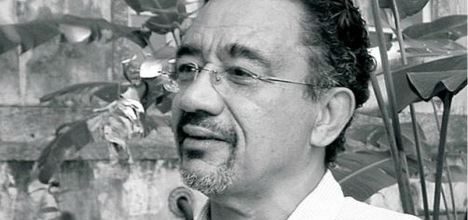 Com coronavírus, Muniz Sodré respira com ajuda de aparelhos; 'Quadro crítico' diz filha