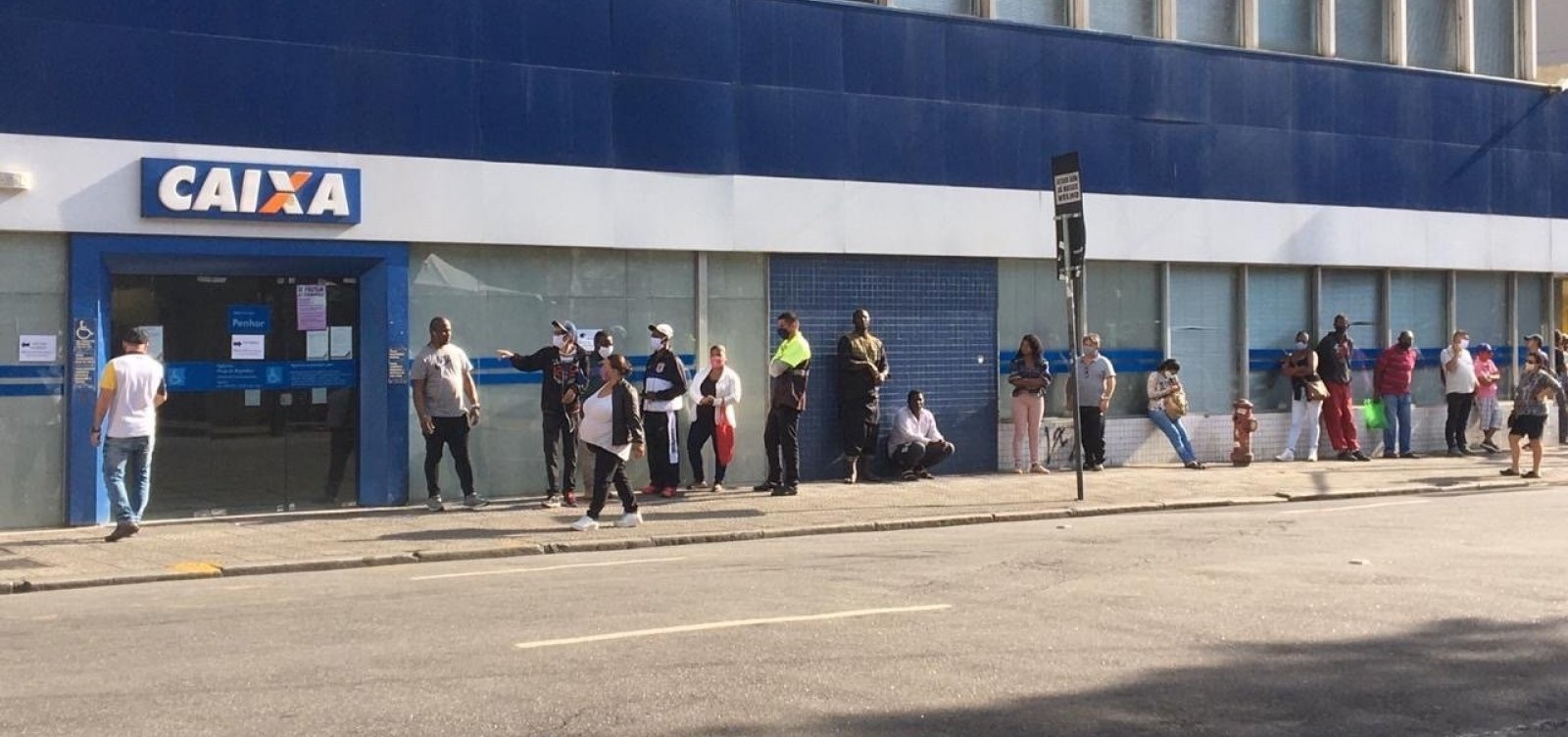 Auxílio emergencial: Caixa informa que atenderá todos que estiverem na fila das agências até 14h