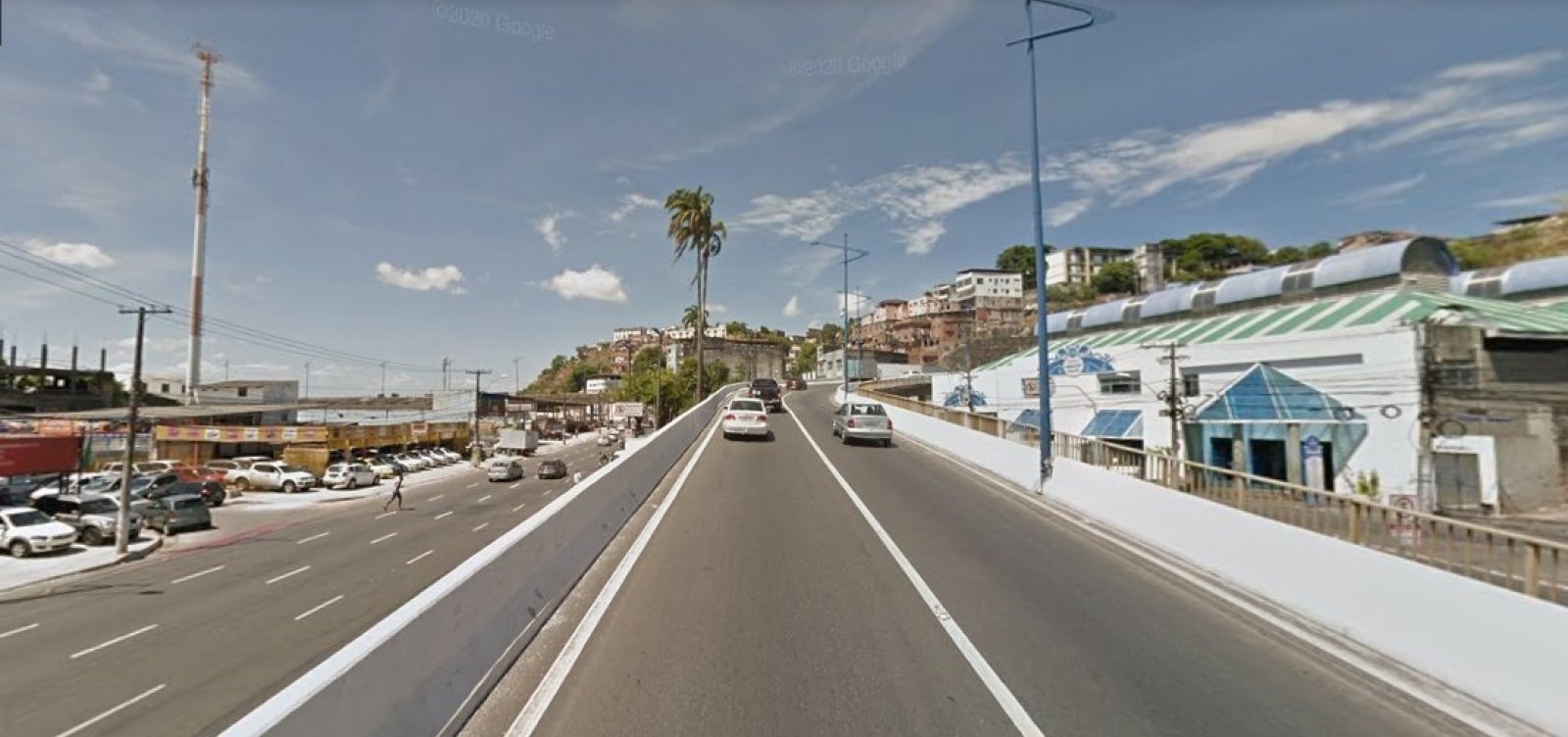 Transalvador interdita acesso à Via Expressa pela Av. Jequitaia após deslizamento de terra