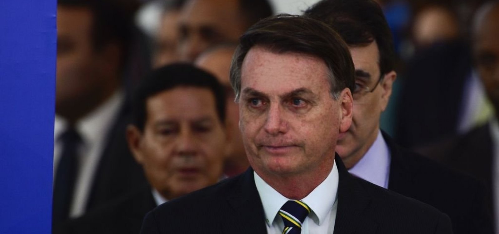 Bolsonaro deve vetar auxílio de R$ 600 para manicures e barbeiros