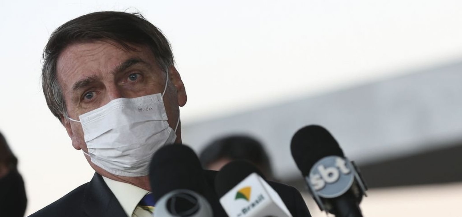 'Quem não quiser trabalhar, que fique em casa', diz Bolsonaro após recorde de mortes