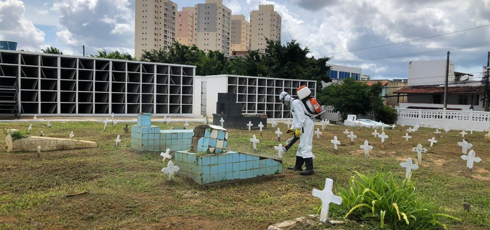 Cairu: família abre caixão em velório e cinco são contaminados por Covid-19