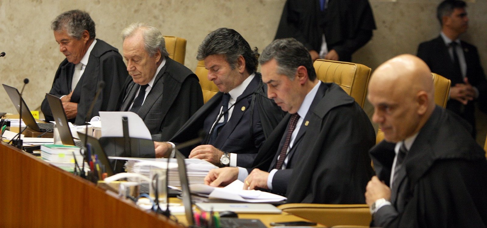 Ministros Marco Aurélio e Alexandre Moraes batem boca no STF; veja