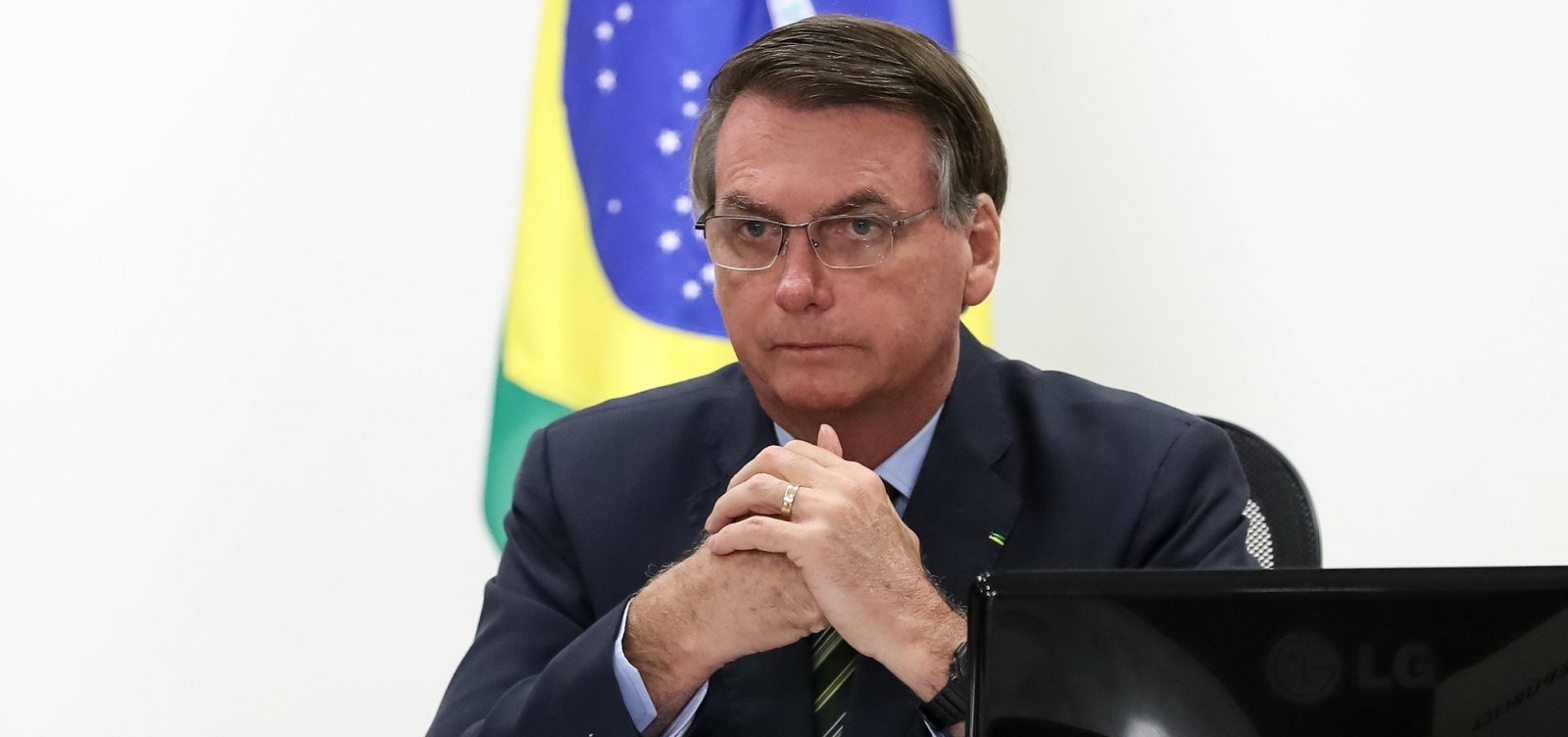 Bolsonaro diz que por ele Brasil adotaria o isolamento vertical e cita a Suécia como exemplo