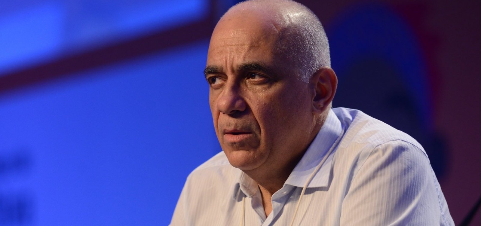 Sociólogo critica papel das elites na crise e alerta: 'Está se colocando um golpe no Brasil'