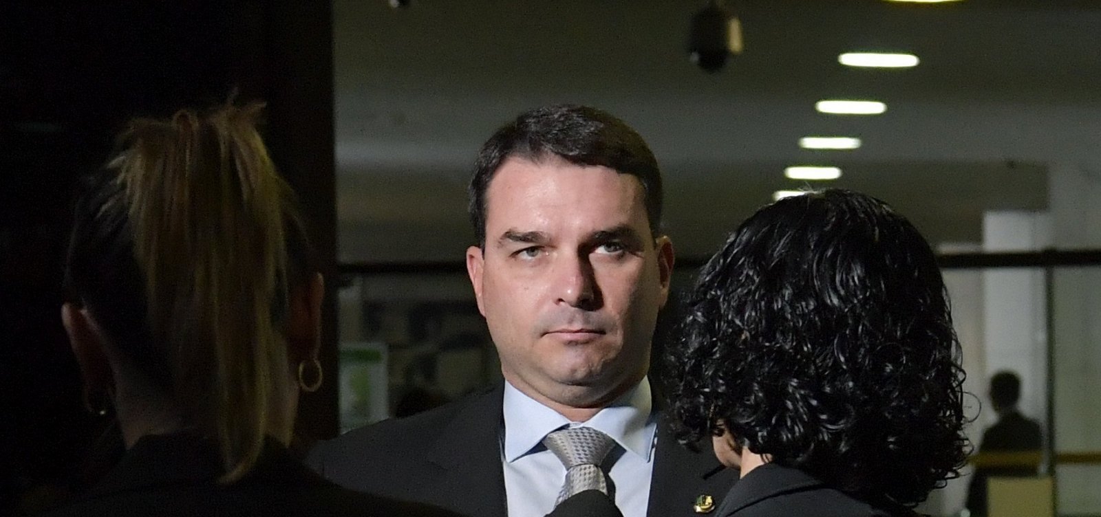 Em resposta a acusações, Flávio Bolsonaro diz que suplente tem motivações políticas