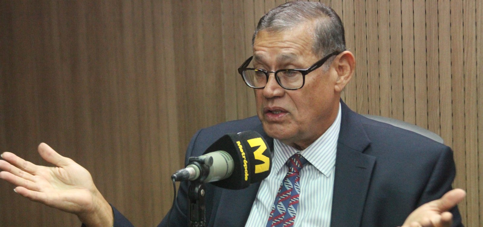 Médicos perderam a confiança na hidroxicloroquina, diz infectologista Roberto Badaró