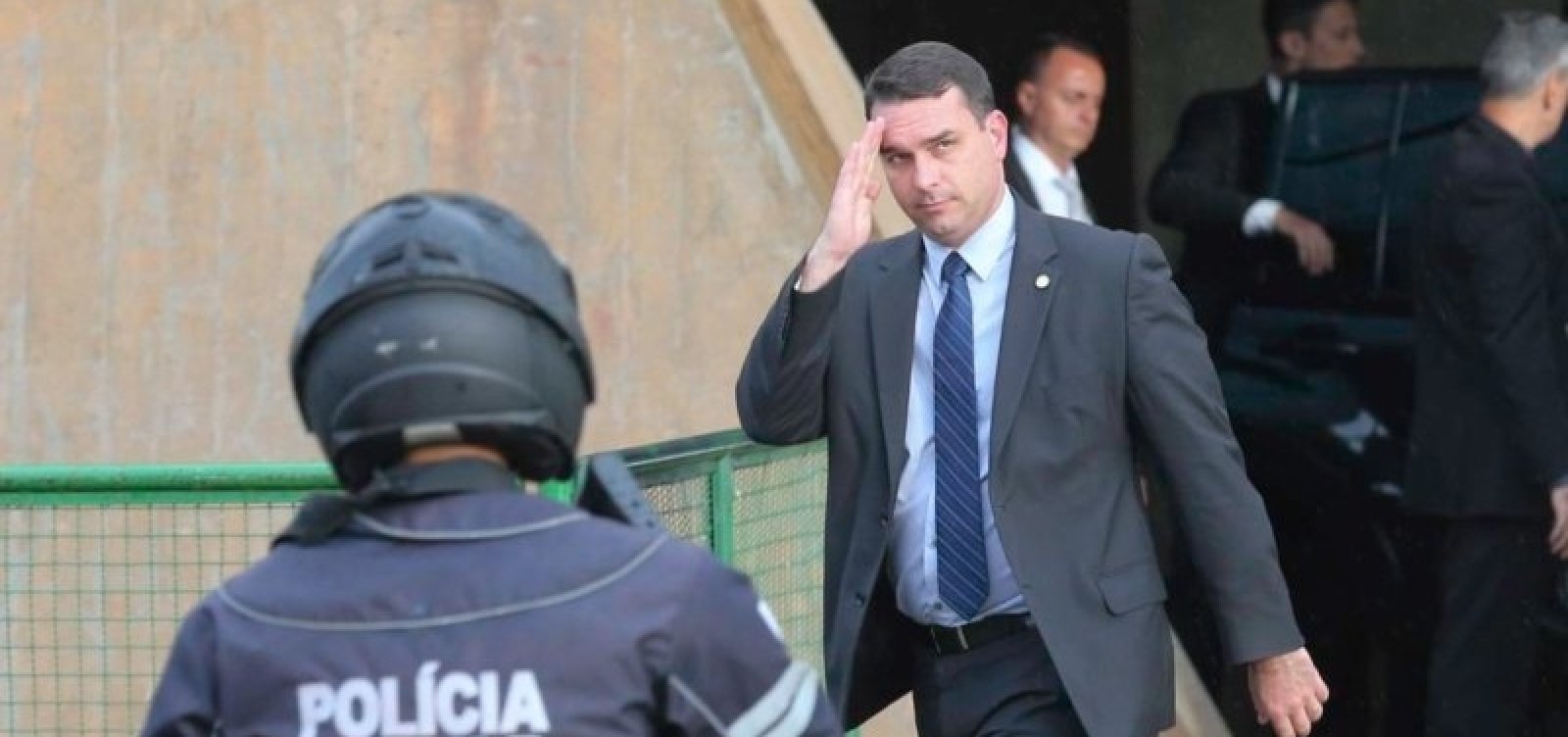 Polícia Federal vai investigar relato sobre vazamento de operação a Flávio Bolsonaro