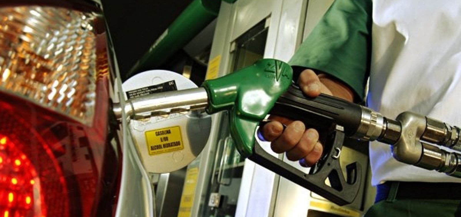Na primeira alta do ano, Petrobras eleva diesel em 8% na refinaria