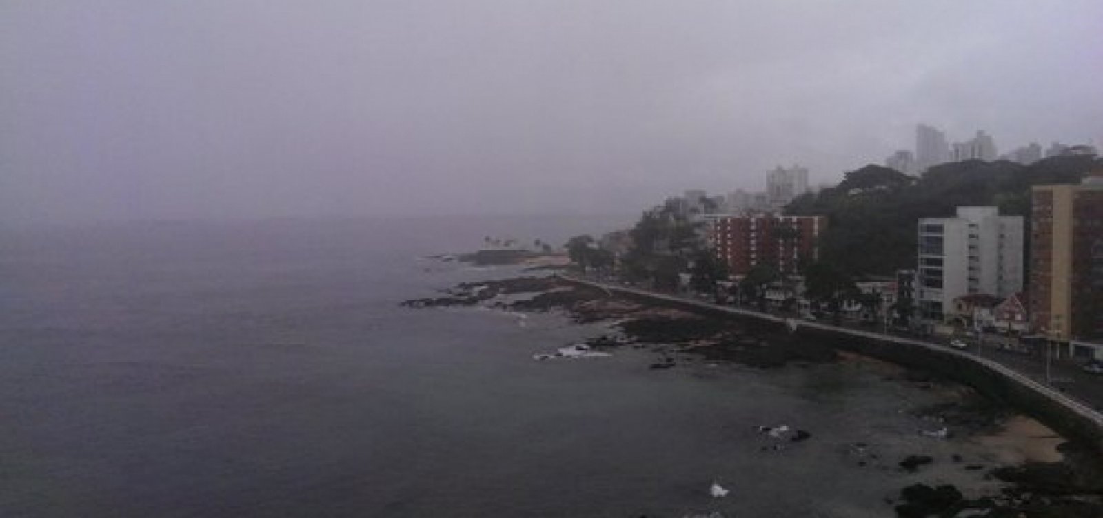 Marinha emite alerta de mau tempo com ventos fortes e possível ressaca no litoral da Bahia