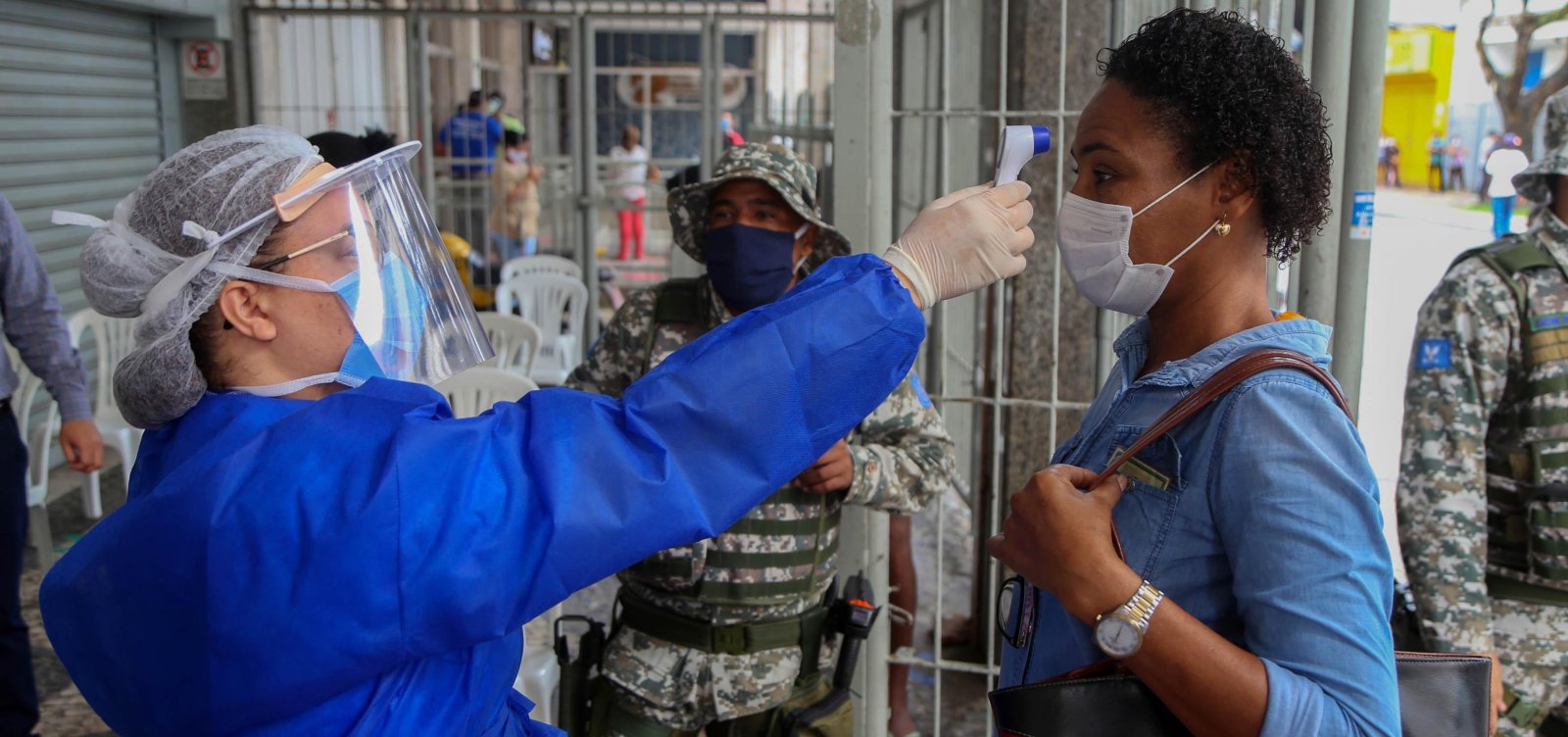 Salvador vai fazer mais de 31 mil testes de Covid-19 em profissionais de saúde, seguranças e outros servidores