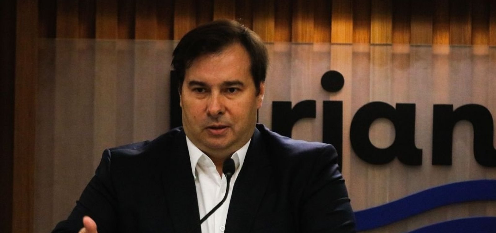 Rodrigo Maia cria grupo para estudar adiamento das eleições municipais