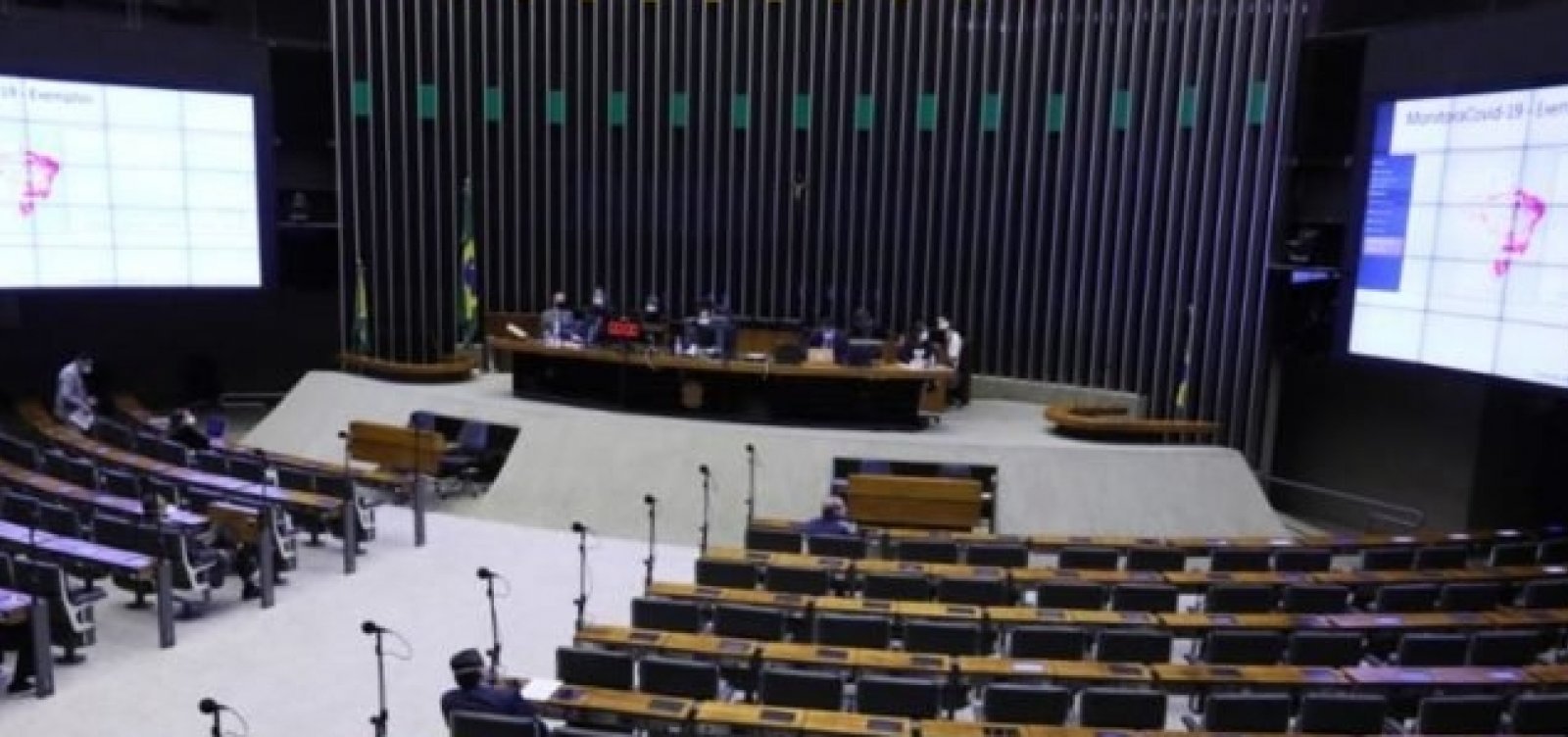 Câmara aprova texto-base que determina uso obrigatório de máscaras em todo o país
