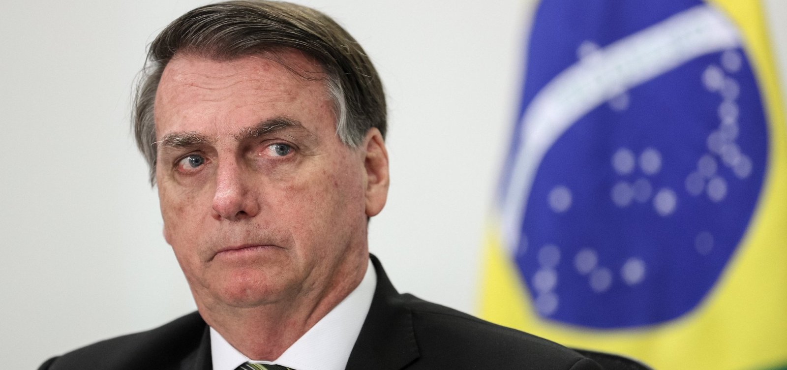 Bolsonaro muda tom e pede trabalho em conjunto com governadores contra o coronavírus