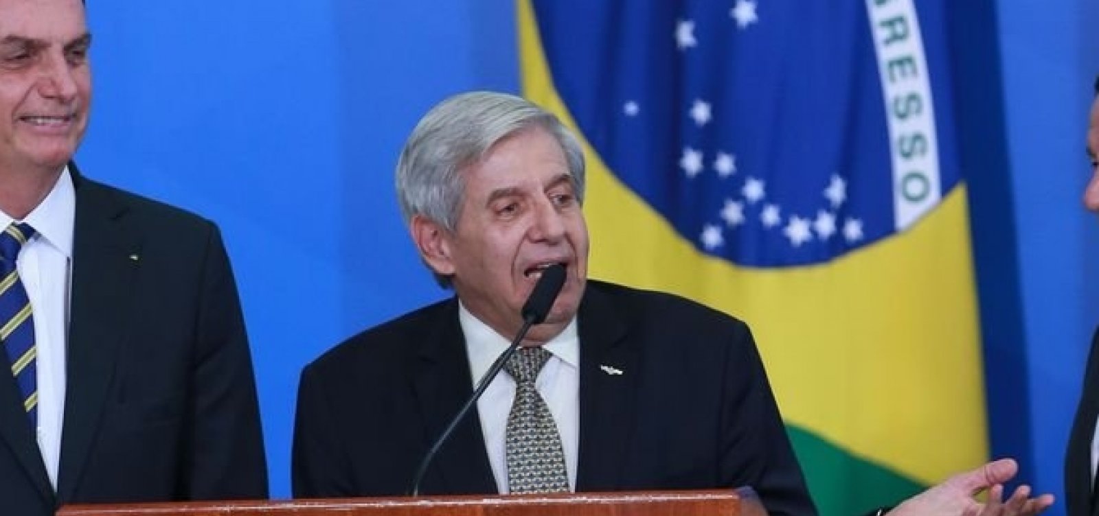 Políticos reagem à fala de Augusto Heleno sobre apreensão de celular de Bolsonaro