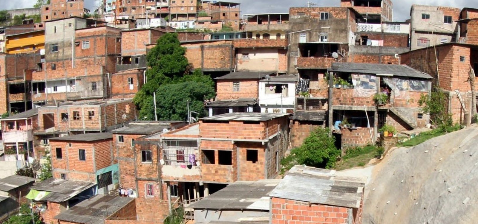 Jardim Cajazeiras, Pau da Lima e Sussuarana estão entre os bairros com piores índices de isolamento