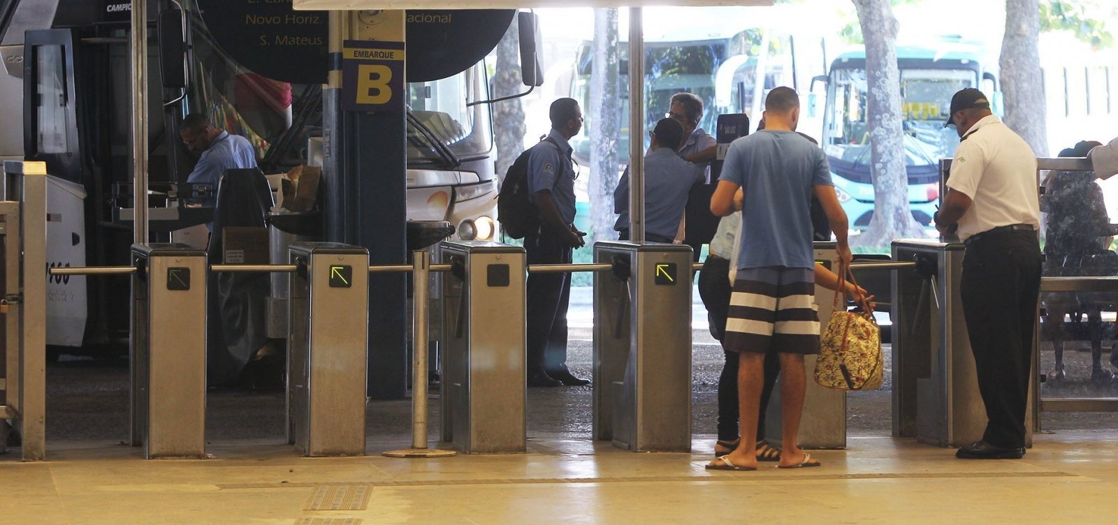 Transporte intermunicipal é suspenso em mais 21 cidades baianas; total chega a 240