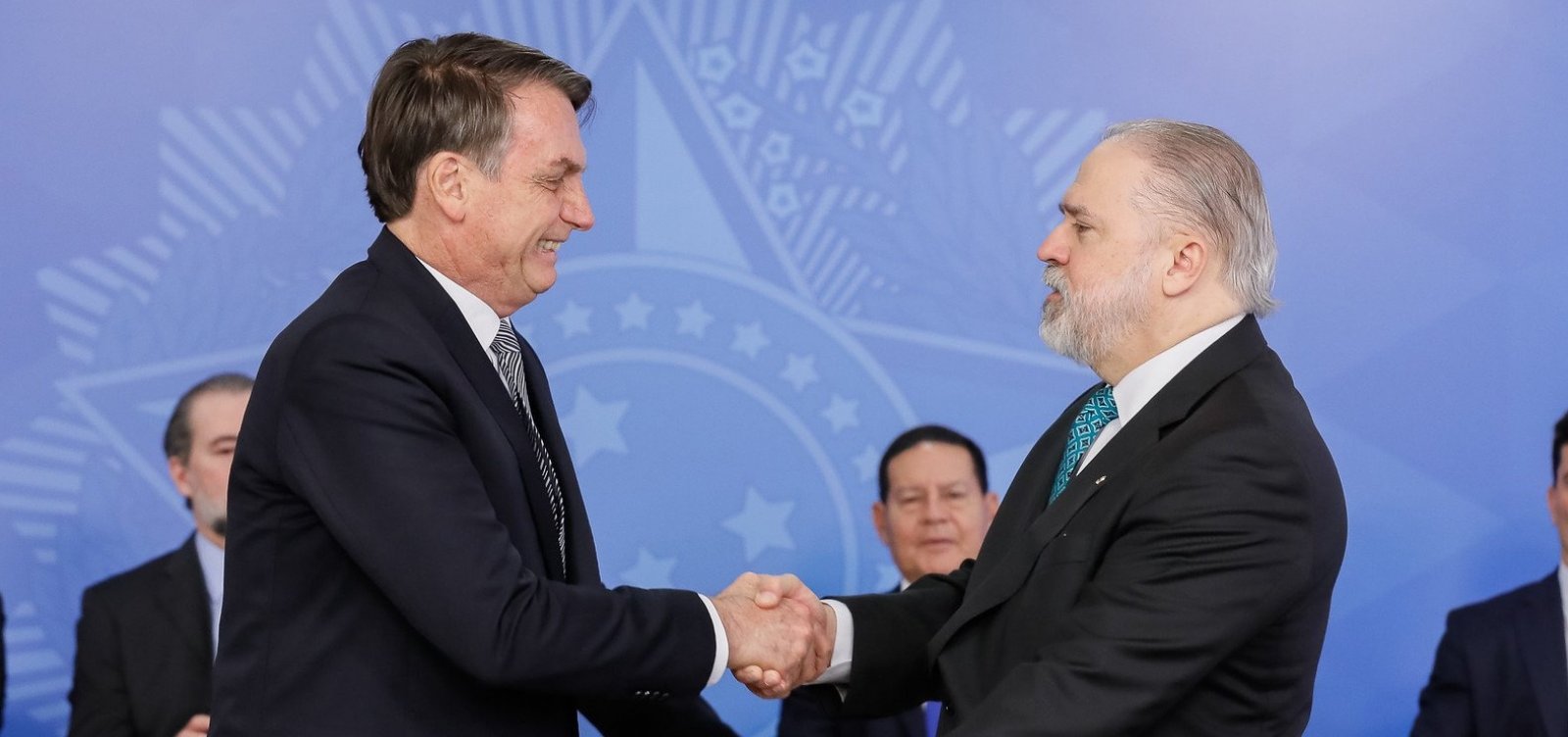 Aras é nome forte para eventual terceira vaga no Supremo, diz Bolsonaro