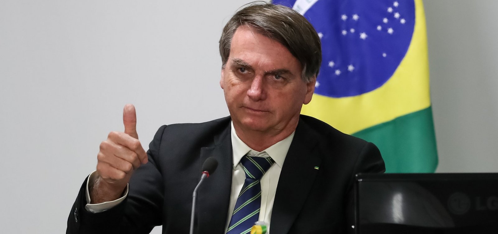 Índice de reprovação da aproximação de Bolsonaro com Centrão chega a 67%
