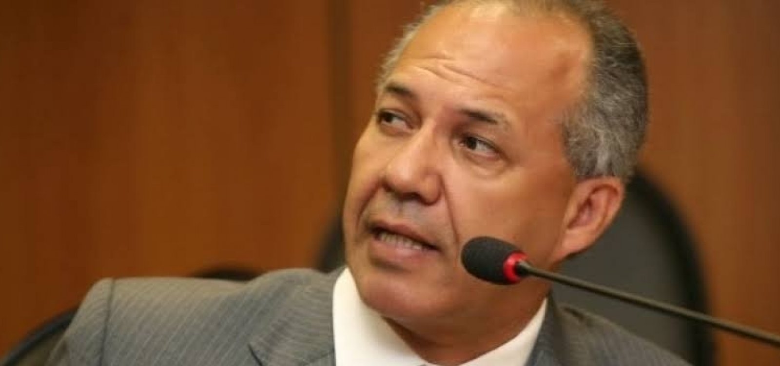 Ex-deputado deixa governo e caminha para oficializar candidatura a prefeito de Feira
