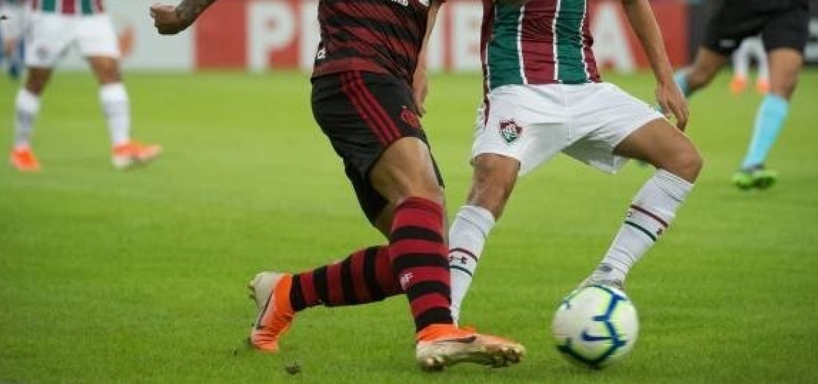 Governo do RJ autoriza retomada do futebol sem público no estado