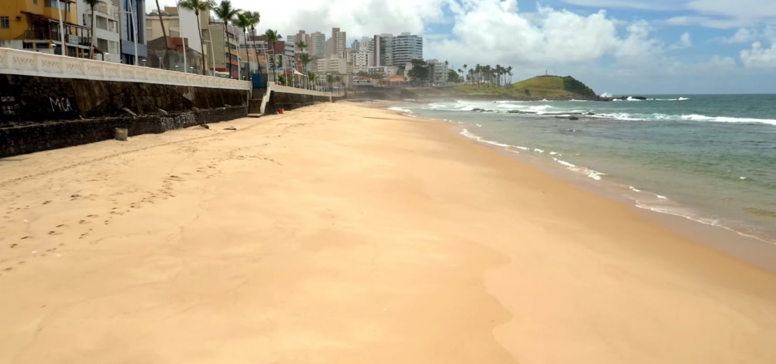 Após interdição de praias, qualidade da água na praia da Barra passa para excelente
